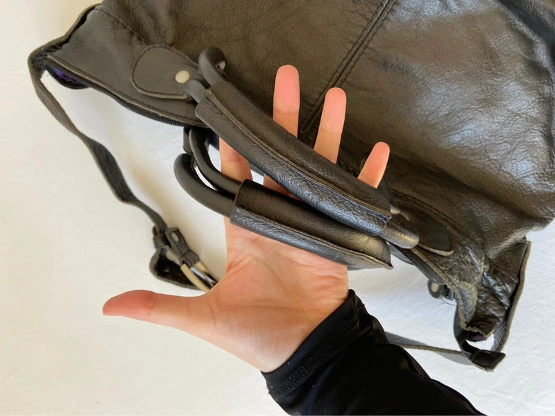 Vintage Genuine Leather Crossbody Shoulder Bag – Archive Avantgarde Japan Stockholm Style  Description: